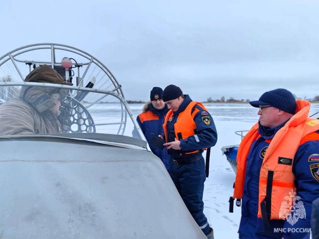 Вышедшие на лёд аэролодки проверили в Саратовской области (ВИДЕО)