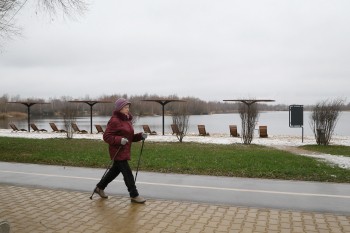 Территорию вдоль озера на улице Пермякова благоустроили в Автозаводском районе