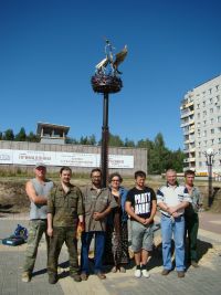 В Сарове в Театральном сквере установлена скульптура в виде аистов