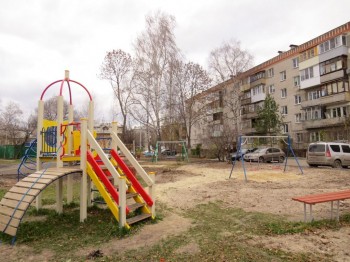 Новая детская площадка и благоустроенный двор появились на улице Лескова Нижнего Новгорода