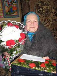 НСК поздравил одну из бывших сотрудниц компании Клавдию Перцеву с 90-летием
