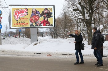Рекламная служба Нижнего Новгорода и депутаты городской Думы провели рейд по незаконным рекламным конструкциям