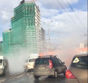 Площадь Свободы в Нижнем Новгороде 28 марта затопило кипятком (Видео)