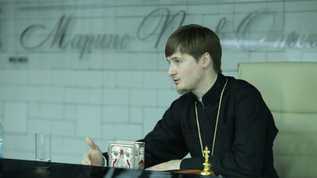 Встреча с директором Нижегородского женского духовного училища иереем Александром Калагановым состоялась в "Маринс Парк Отель"