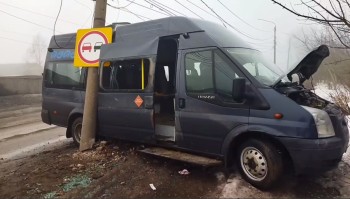 Шесть пассажиров пострадали при столкновении маршрутки со столбом в Ульяновске