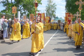 21 тыс. паломников вышла в Великорецкий крестный ход в Кирове 21 тыс. паломников вышла в Великорецкий крестный ход в Кирове