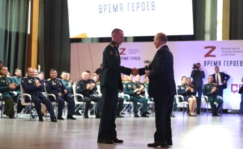 Владимир Путин встретился с участниками образовательной программы "Время героев"
