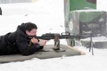 Глава Нижегородской области Глеб Никитин вместе с бойцами отдельной бригады оперативного назначения принял участие в занятиях по огневой подготовке