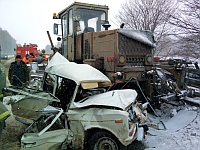 В Нижегородской области водитель &quot;Жигулей&quot; погиб в результате столкновения с грузовиком, УАЗом и автогрейдером
