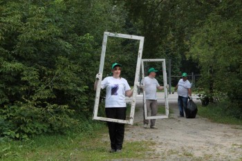 Более 60 мешков мусора собрали волонтёры на субботнике у парка им. Маяковского в Ленинском районе Нижнего Новгорода