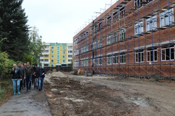Депутаты Думы Нижнего Новгорода оценили ход работ по возведению пристроя к школе №117 и капремонту школы №156