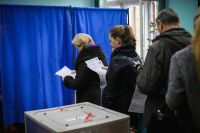 &quot;Единая Россия&quot; и ЛДПР лидируют на выборах в Госдуму VII созыва по данным exit pools ВЦИОМ