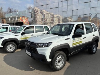 Региональному ресурсному центру «Дети в семье» передали новые автомобили для работы мобильных бригад