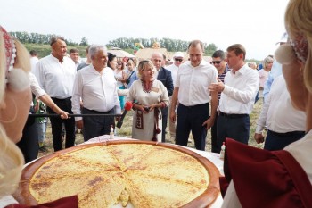 Ватрушку весом в 60 кг испекли в Мордовии