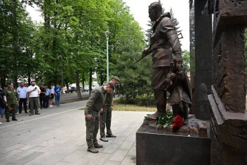 Нижегородская делегация приняла участие в открытии памятника защитникам ДНР в Харцызске