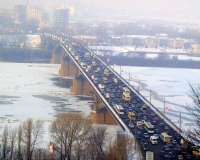 Нижегородское ГИБДД предупреждает о возможном затруднении движения на мостах и загородных дорогах из-за оледенения