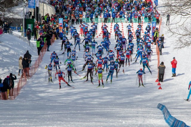 Более 400 человек вышли на старт "III Нижегородского лыжного марафона" на Щелоковском хуторе
