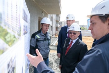 Ирек Файзуллин оценил возведение жилья пострадавшим от паводка в Орске