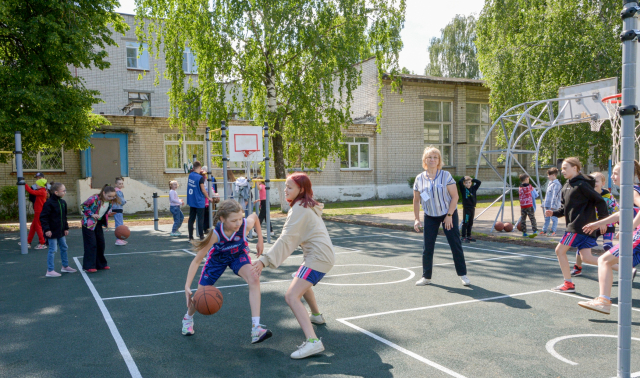 Новая многофункциональная спортивная площадка открылась в Сормове у школы №183