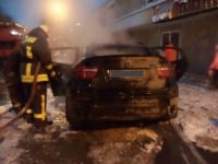 Предположительно из-за поджога горели две иномарки в Балахне Нижегородской области 7 апреля