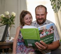 БФ Олега Кондрашова подарил школьным и детским библиотекам Нижнего Новгорода книгу о многодетных семьях 