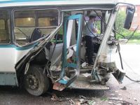 Автобус врезался в КамАЗ в Советском районе Нижнего Новгорода, пострадали девять человек

