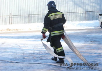 Крупный склад горит в Новокуйбышевске в Самарской области 