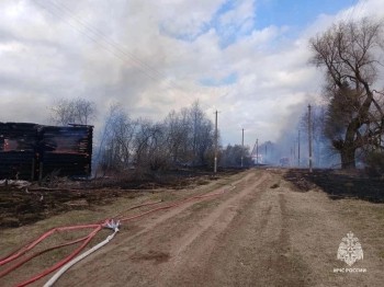 Шесть домов и 1,5 га сухой растительности сгорели в Башкирии