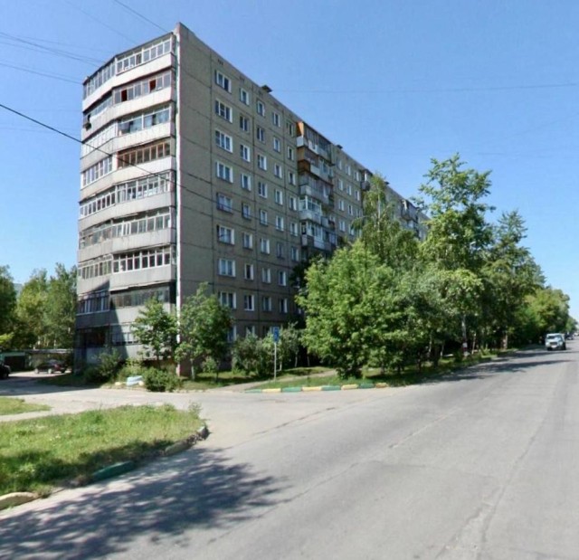 Завершается выезд жильцов из второго подъезда дома № 37 по ул. Фучика в Нижнем Новгороде