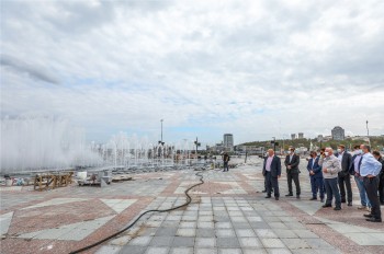 Алексей Ладыков проверил ход реконструкции Красной площади Чебоксар