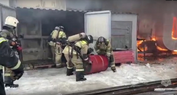 Пожар произошёл на складе с газовыми баллонами и мазутом в Ульяновске (ВИДЕО)