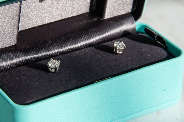 Незадекларированные серьги Tiffany за 1,5 млн рублей нашли у туриста в Самаре