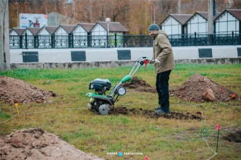 Осеннее озеленение проводят на Красной площади Чебоксар