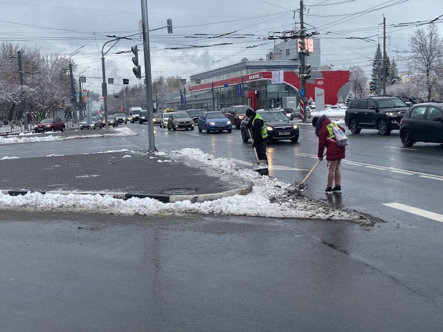Дорожники работают на улицах Бекетова, Ванеева, Сусловой, Академика Сахарова и проспекте Гагарина в Нижнем Новгороде