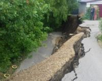 Провал грунта произошел в Слободе Подновье в Нижнем Новгороде в результате сильного ливня 