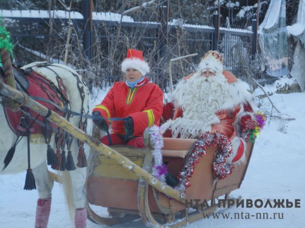 Праздничным флешмобом встретили нижегородцы Деда Мороза из Великого Устюга Праздничным флешмобом встретили нижегородцы Деда Мороза из Великого Устюга