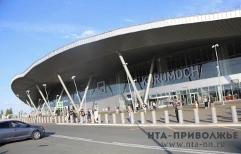 Самарский аэропорт временно не принимает и не выпускает рейсы