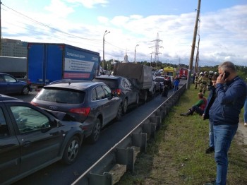 Шесть автомобилей столкнулись на Мызинском мосту в Нижнем Новгороде: образовался серьезный затор