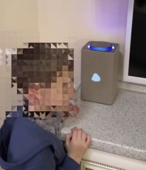 Сын пермского депутата не смог послушать песню "День Победы" на умной колонке