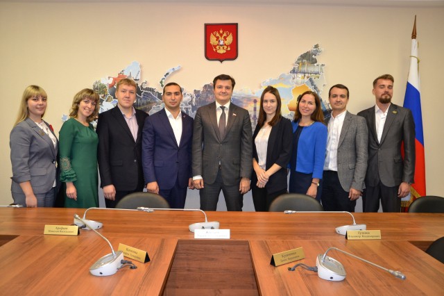 Денис Москвин встретился с делегацией Молодежного парламента Нижегородской области в Государственной Думе Денис Москвин встретился с делегацией Молодежного парламента Нижегородской области в Государственной Думе