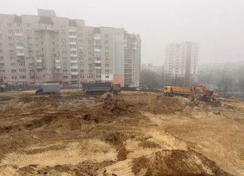 Котлован под школу у &quot;Территории детства&quot; в Саратове разработают к январю