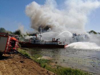 Теплоход &quot;Святая Русь&quot; в Нижегородской области тушат 68 человек по повышенному рангу сложности (ВИДЕО) 