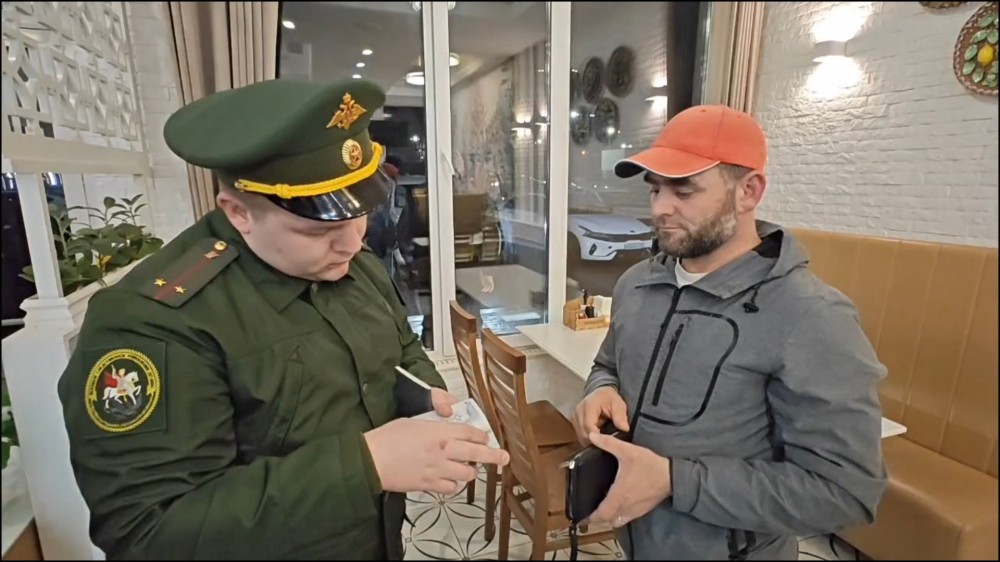Более 20 протоколов составили на мигрантов после рейда в нижегородском кафе