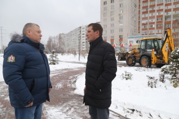 Снег на придомовых территориях Нижнего Новгорода убирают 3 тыс. дворников