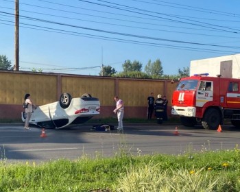 Kia Rio перевернулась на крышу на ул. Переходникова в Нижнем Новгороде