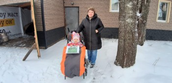 Депутат Госдумы Дмитрий Сватковский подарил уличный спортивный комплекс четырехлетней девочке из Павловского района