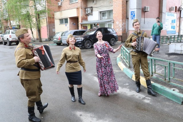 Волонтеры в Нижнем Новгороде организовали концерт для Героя Советского Союза Александра Кузнецова Волонтеры в Нижнем Новгороде организовали концерт для Героя Советского Союза Александра Кузнецова
