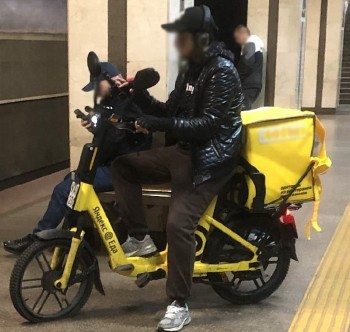 Провоз электротранспорта ограничили в метро Казани