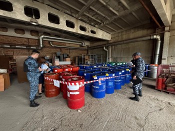Более 18 т. моторного масла из Нижнего Новгорода таможенники передали военным Более 18 т. моторного масла из Нижнего Новгорода таможенники передали военным
