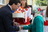 Переселенцы из аварийных бараков получили ключи от новых квартир в доме по ул.Сосновская в Чебоксарах

